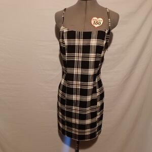 🥭Chic and versatile Divided H&M black and white plaid dress